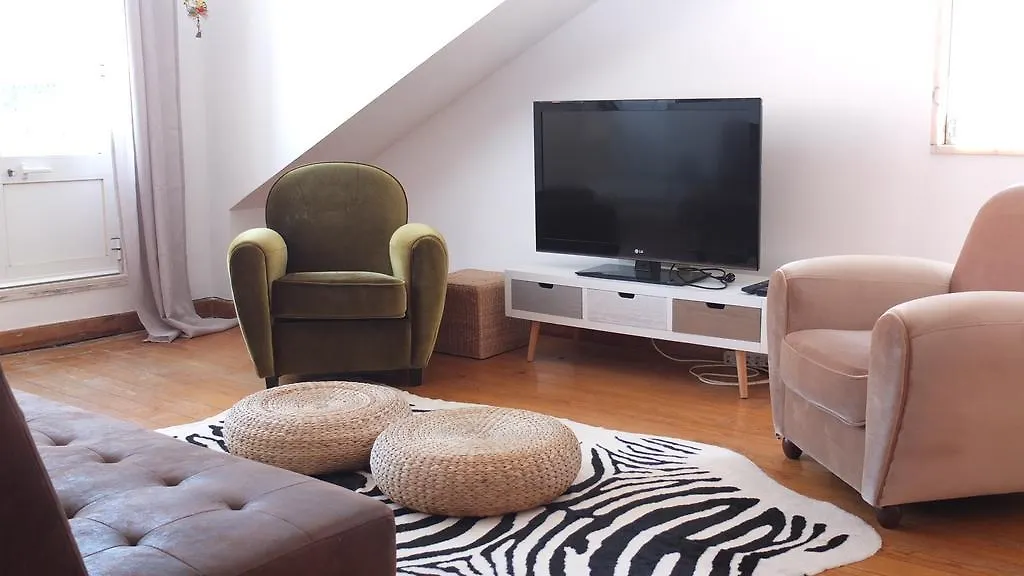 Quiet And Sunny Central Lisbon Apartment