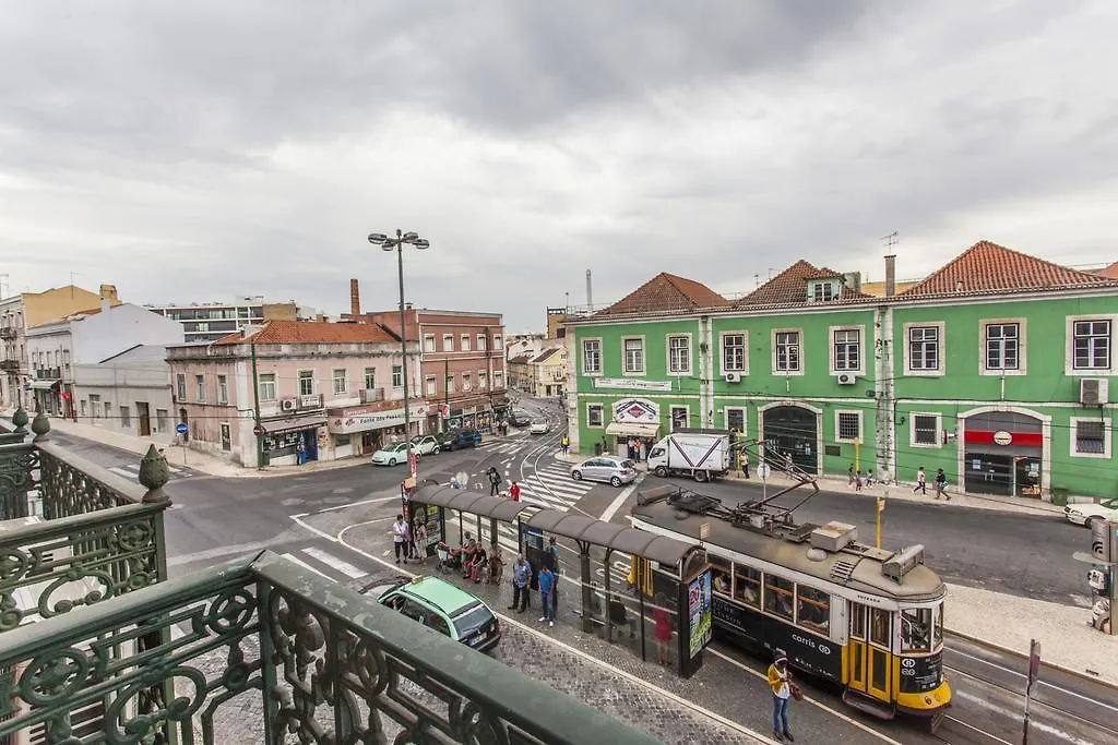 Quiet And Sunny Central Lisbon Apartment