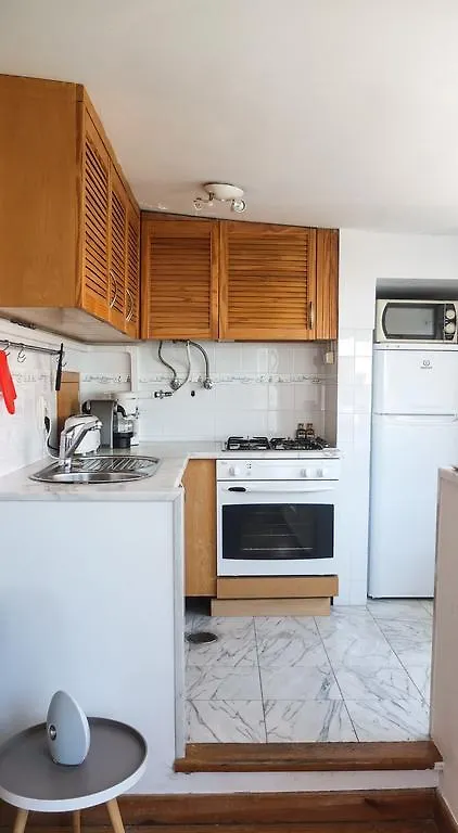Quiet And Sunny Central Lisbon Apartment 0*,  Португалия