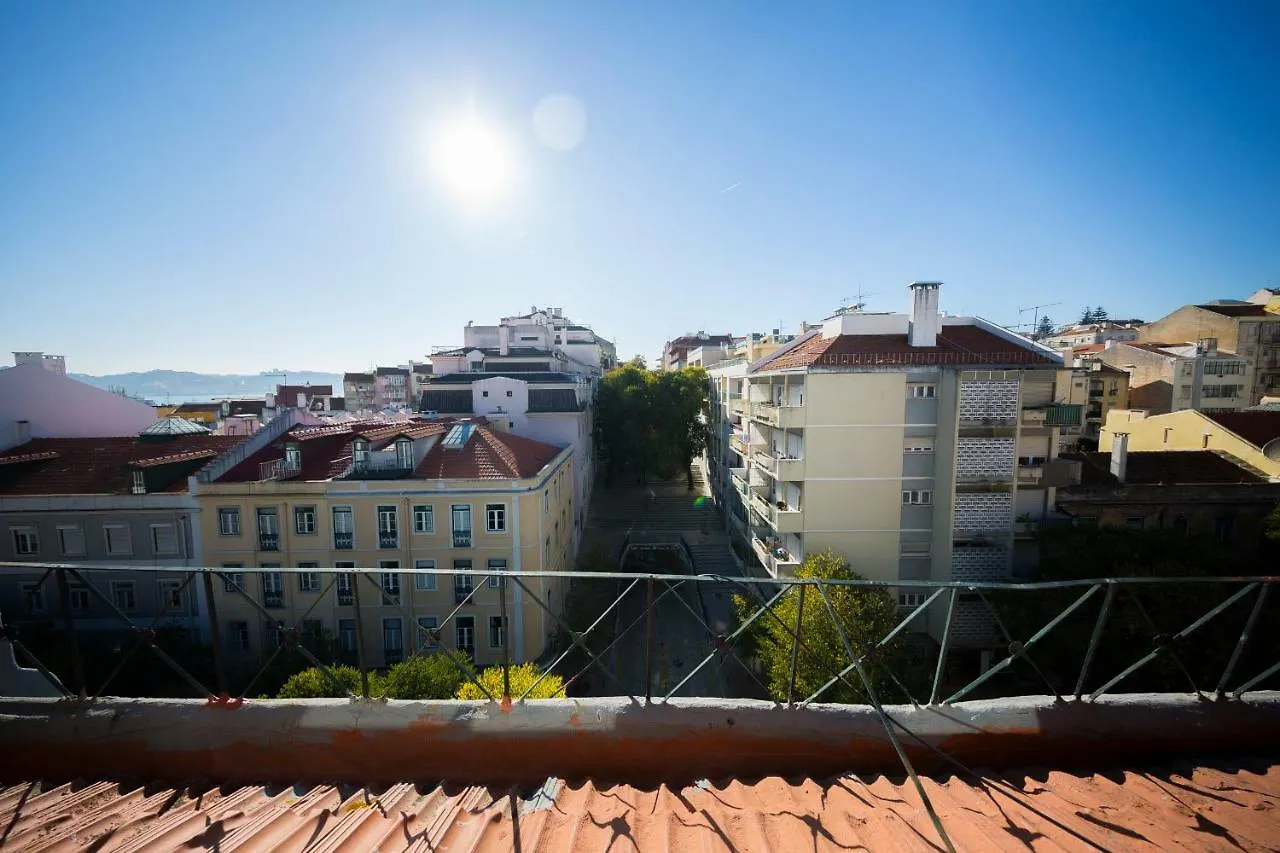 Quiet And Sunny Central Lisbon Apartment